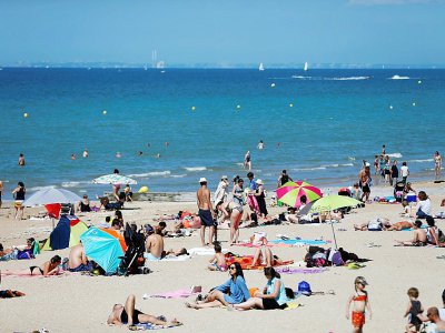 Sur une plage à Cabourg, dans le nord-ouest de la France, le 17 juin 2017 - CHARLY TRIBALLEAU [AFP]