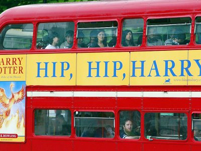 Une publicité pour le dernier volume des aventures de Harry Potter sur un bus à impériale, le 19 juin 2003 à Londres - ODD ANDERSEN [AFP/Archives]