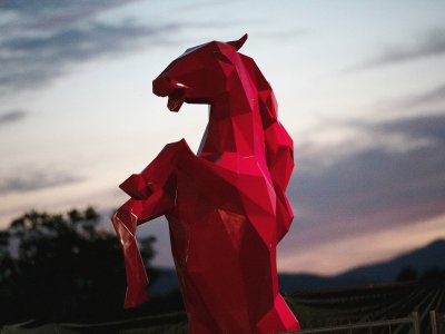 Connu pour ses sculptures animalières, Richard Orlinski se produira au Green Horse Festival. - Studio Chlorophylle