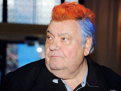 Le président de Montpellier Louis Nicollin, cheveux colorés pour célébrer le titre de champion de France de son équipe place de la Comédie à Montpellier, le 21 mai 2012 - PASCAL GUYOT [AFP/Archives]