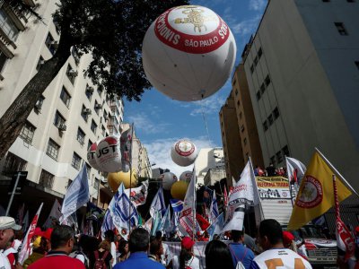 Les syndicats manifestent contre les réformes économiques proposées par Michel Temer, devant le ministère du Travail à Sao Paulo, le 30 juin 2017 - Miguel SCHINCARIOL [AFP]