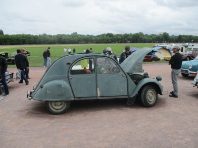 Citroën 2CV, la mythique "deudeuche" - Anthony Derestiat
