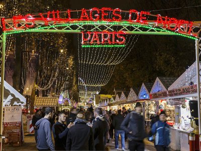 Marché de Noël sur les Champs-Elysees, à Paris, le 25 novembre 2016 - GEOFFROY VAN DER HASSELT [AFP]