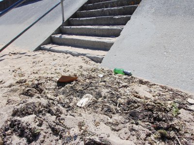 Les déchets en verre sont parmi les plus ramassés sur les plages. - Margaux Rousset