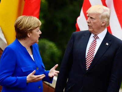 La chancelière allemande Angela Merkel et le président américain Donald Trump, le 26 mai 2017, lors du sommet G7 à Taormine, en Italie - Miguel MEDINA [AFP/Archives]