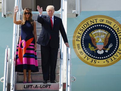Le président américain Donald Trump et son épouse Melania à leur arrivée à l'aéroport de Hambourg, le 6 juillet 2017 - Christof STACHE [AFP]