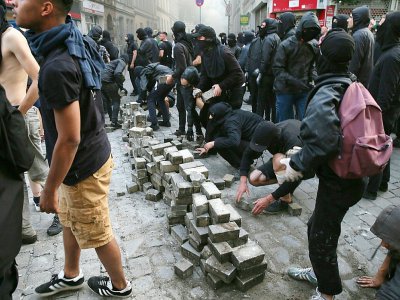 Affrontements entre policiers et manifestants, le 7 juillet 2017, en marge du G20 à Hambourg en Allemagne - Markus Scholz [dpa/AFP]