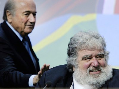 Chuck Blazer et le Suisse Joseph Blatter, alors président de la Fifa, le 1er juin 2011 au congrès de la Fifa à Zurich - FABRICE COFFRINI [AFP/Archives]