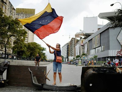 Une militante de l'opposition manifeste à Caracas, le 10 juillet 2017 - FEDERICO PARRA [AFP/Archives]