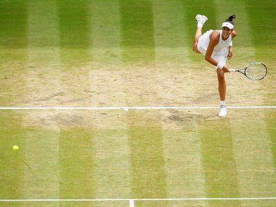 Garbiñe Muguruza contre la Slovaque Magdalena Rybarikova en demi-finale à Wimbledon, le 13 juillet 2017 - TONY O'BRIEN [POOL/AFP]