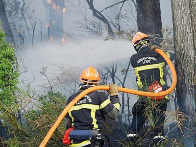 Incendie à Saint-Cannat, dans les Bouches-du-Rhône, le 15 juillet 2017 - Franck PENNANT [AFP]