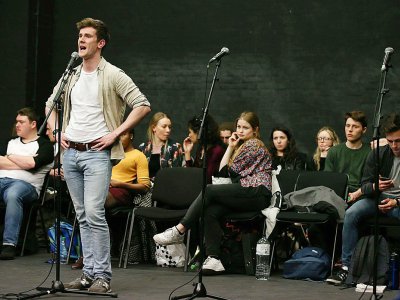 Des élèves de la Royal Central School of Speech and Drama lors d'une répétition, le 24 février 2017 à West End, le quartier londonien des théâtres et comédies musicales - Daniel LEAL-OLIVAS [AFP]
