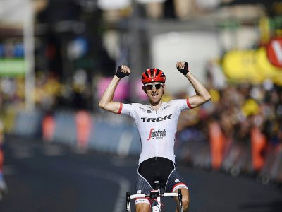 Le Néerlandais de la Trek Bauke Mollema vainqueur en solitaire de la 15e étape du Tour de France au Puy-en-Velay, le 16 juillet 2017 - Lionel BONAVENTURE [AFP]