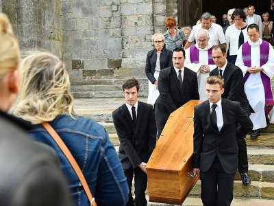 Le cercueil de l'ex-juge Lambert, à la fin de l'enterrement, à la cathédrale du Mans (Sarthe), le 20 juillet 2017 - JEAN-FRANCOIS MONIER [AFP]