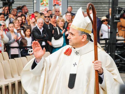 L'archevêque de Rouen a revêtu ses habits de cérémonies pour la messe hommage au père Hamel. - Matthieu Farcy