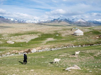 Au pied de la montagne du Karakorum, près de "l'Autoroute de l'amitié" sino-pakistanaise à Tashkurgan, en Chine, le 27 juin 2017 - Johannes EISELE [AFP]