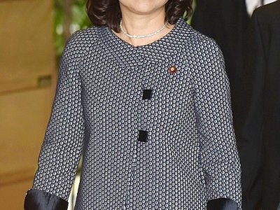Seiko Noda, ministre japonaises des Affaires intérieures, tout juste nommée, quitte la résidence officielle du Premier ministre Shinzo Abe à Tokyo, le 3 août 2017 - Kazuhiro NOGI [AFP]