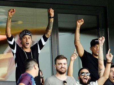 La recrue du PSG Neymar (exulte) après un but de son équipe face à Amiens, le 5 août 2017 au Parc des Princes - ALAIN JOCARD [AFP]