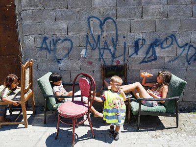 Des enfants Roms à Mitrovica, au Kosovo, le 7 juillet 2017 - Armend NIMANI [AFP/Archives]