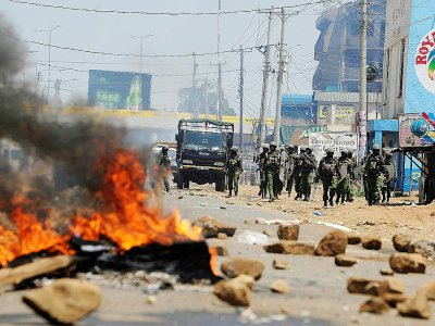 Des barricades brûlent à Kisumu, au Kenya, le 9 août 2017 - Kevin MIDIGO [AFP]