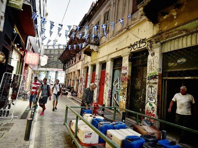Des immeubles néoclassiques abandonnés à Athènes, le 31 juillet 2017 - LOUISA GOULIAMAKI [AFP]