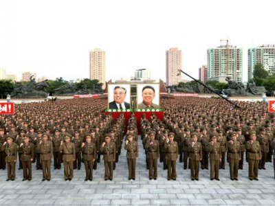 Photo de l'agence officielle nord-coréenne KCNA montrant un rassemblement de soutien au régime à Pyongyang, le 10 août 2017 - STR [KCNA VIA KNS/AFP]