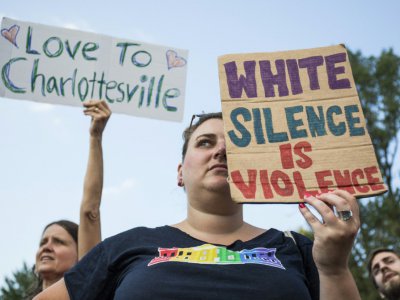 Manifestation aux abords de la Maison blanche, le 13 août 2017 à Washington, en réponse aux violences de Charlottesville - ZACH GIBSON [AFP]