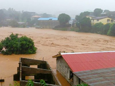 Torrents de boue et inondations ont fait plus de 300 morts le 14 août 2017 à Freetown - STR [Society 4 climate change communication Sierra Leone/AFP]