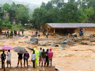 Les autorités de la Sierra Leone s'efforcent de venir en aide aux milliers de victimes des inondations du 14 août 2017 à Freetown - SAIDU BAH [AFP]