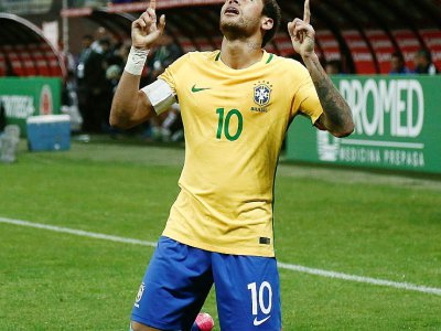 L'attaquant star du Brésil Neymar buteur lors du match de qualification au Mondial-2018 face au Paraguay, le 28 mars 2017 à Sao Paulo - Miguel SCHINCARIOL [AFP/Archives]