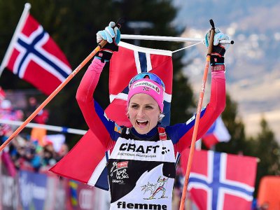 La fondeuse norvégienne Therese Johaug lors de sa victoire en poursuite (9 km) à Cavalese en Italie, le 10 janvier 2016 - GIUSEPPE CACACE [AFP/Archives]