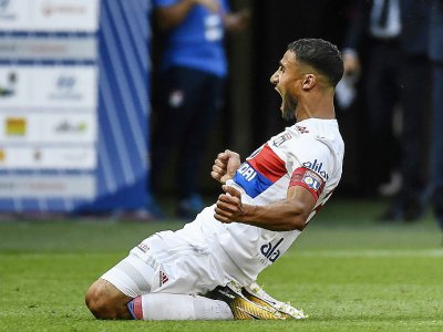 La joie du milieu de Lyon Nabil Fekir après avoir inscrit un but face à Bordeaux, le 19 août 2017 à Décines-Charpieu - PHILIPPE DESMAZES [AFP]