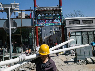 Rénovation d'une rue de Pékin le 18 avril 2017 - FRED DUFOUR [AFP]