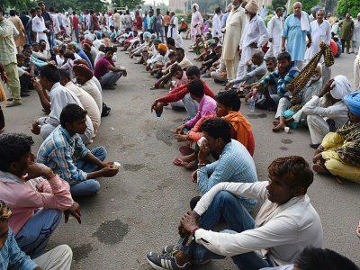 Des adeptes du gourou dans une rue de Panchkula, le 24 août 2017 en Inde - Money SHARMA [AFP]