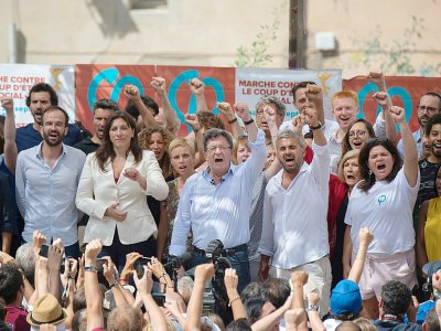 Jean-Luc Mélenchon chante la Marseillaise après un discours à Marseille, le 27 août 2017 - BERTRAND LANGLOIS [AFP]