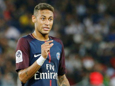 L'ailier brésilien Neymar sous son nouveau maillot du Paris SG, le 25 août 2017 contre Saint-Etienne au Parc des Princes - GEOFFROY VAN DER HASSELT [AFP]