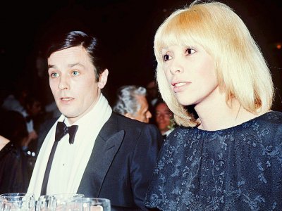 Alain Delon et Mireille Darc à Nice le 1er janvier 1976 - STF [AFP/Archives]