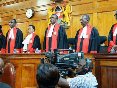 Les juges de la Cour suprême du Kenya, qui ont annoncé l'annulation de la présidentielle du 8 août et ordonné la tenue d'un nouveau scrutin, le 1er septembre 2017. - SIMON MAINA [AFP]
