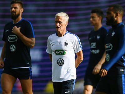 Le sélectionneur des Bleus Didier Deschamps lors d'une séance d'entraînement au Stadium Municipal, le 2 septembre 2017 - FRANCK FIFE [AFP]