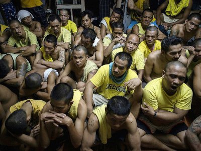 Des détenus dans la prison de Quezon City à Manille le 27 juillet 2017 - NOEL CELIS [AFP]