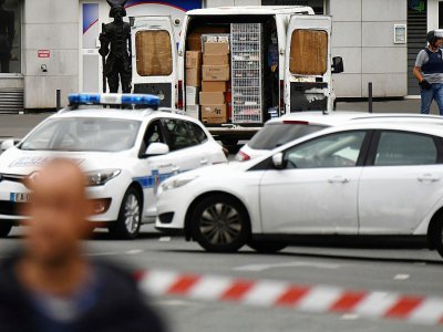 Intervention de la police lors d'une opération antiterroriste à Villejuif près de Paris, le 6 septembre 2017 - CHRISTOPHE SIMON [AFP]