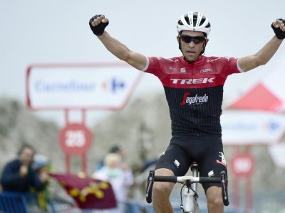 Alberto Contador vainqueur en solitaire au sommet de l'Angliru, pour la 20e étape de "La Vuelta", le 9 septembre 2017 à Grandiella - JOSE JORDAN [AFP]