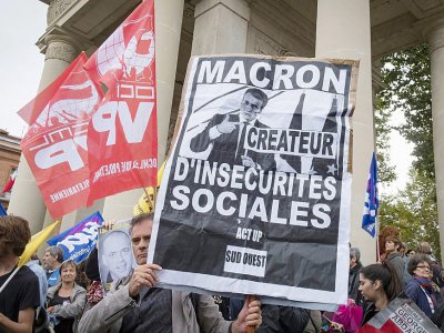 Plusieurs centaines de personnes ont manifesté le 11 septembre 2017 à Toulouse à l'occasion du déplacement du président, Emmanuel Macron, dans la ville - Eric CABANIS [AFP]