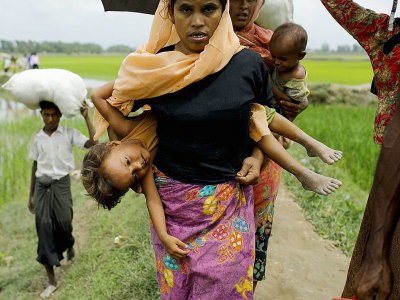 Une femme de la minorité musulmane rohingya arrive de Birmanie à Teknaf au Bangladesh le 7 septembre 2017 - K M ASAD [AFP/Archives]