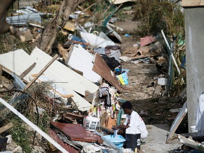 Dans la ville de Marigot dévastée, à Saint-Martin, le 11 septembre 2017 - Martin BUREAU [AFP]