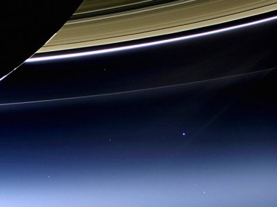 La caméra grand-angle de la sonde Cassini prend en photo le 19 juillet 2013 les anneaux de Saturne, la Terre et sa Lune dans un même cadre - HO [NASA/JPL-Caltech/SSI/AFP/Archives]
