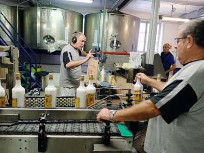 L'usine de production du pastis Liminana à Marseille, le 6 septembre 2017 - BORIS HORVAT [AFP]