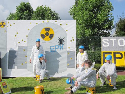 Action des antinucléaires devant le Conseil Départemental de la Manche - Tendance Ouest