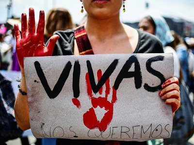 Des Mexicains protestent contre les meurtres, viols et violences faites aux femmes le 17 septembre 2017 à Mexico, après le meurtre de Mara Castilla par un chauffeur de taxi - RONALDO SCHEMIDT [AFP]