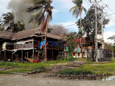 Des maisons incendiées par des rebelles rohingyas à Maungdaw  le 27 août dans l'Etat de Rakhine en Birmanie - STR [AFP/Archives]